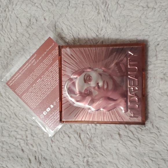 Huda Beauty Rich Glow Obsession and one Lip Strobe and one Demi Matte - Picture 5 of 6